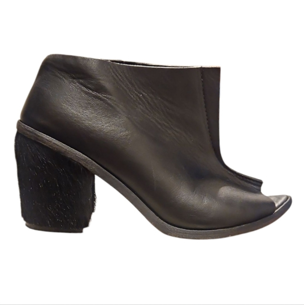 WAL & PAI | Black Leather Peep Toe Ankle Boots / Booties in Size US 7
